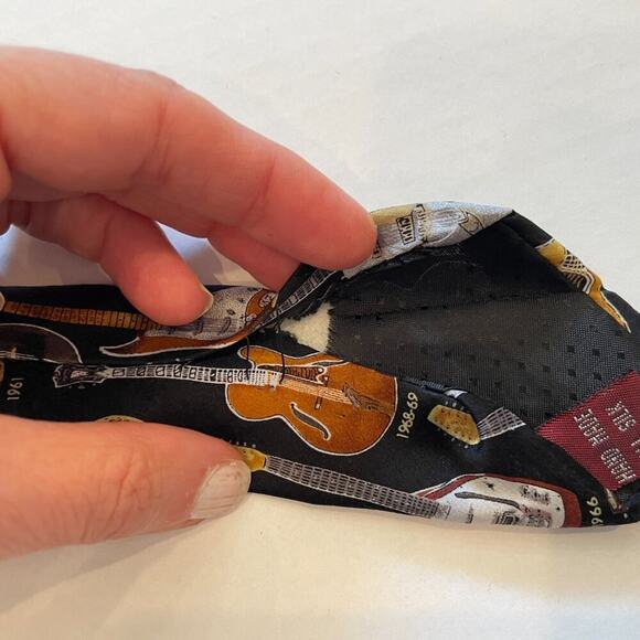 Museum Artifacts Handmade Silk Tie Classic Guitars 1910-1996, 57" Long - Picture 10 of 10